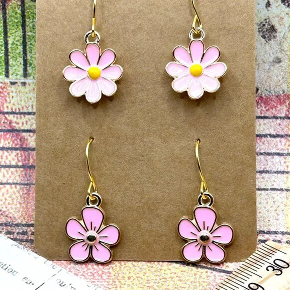 New 2 Bundle Lot Gold Pretty in Pink Enamel Flower Earrings Pierced - Picture 5 of 10